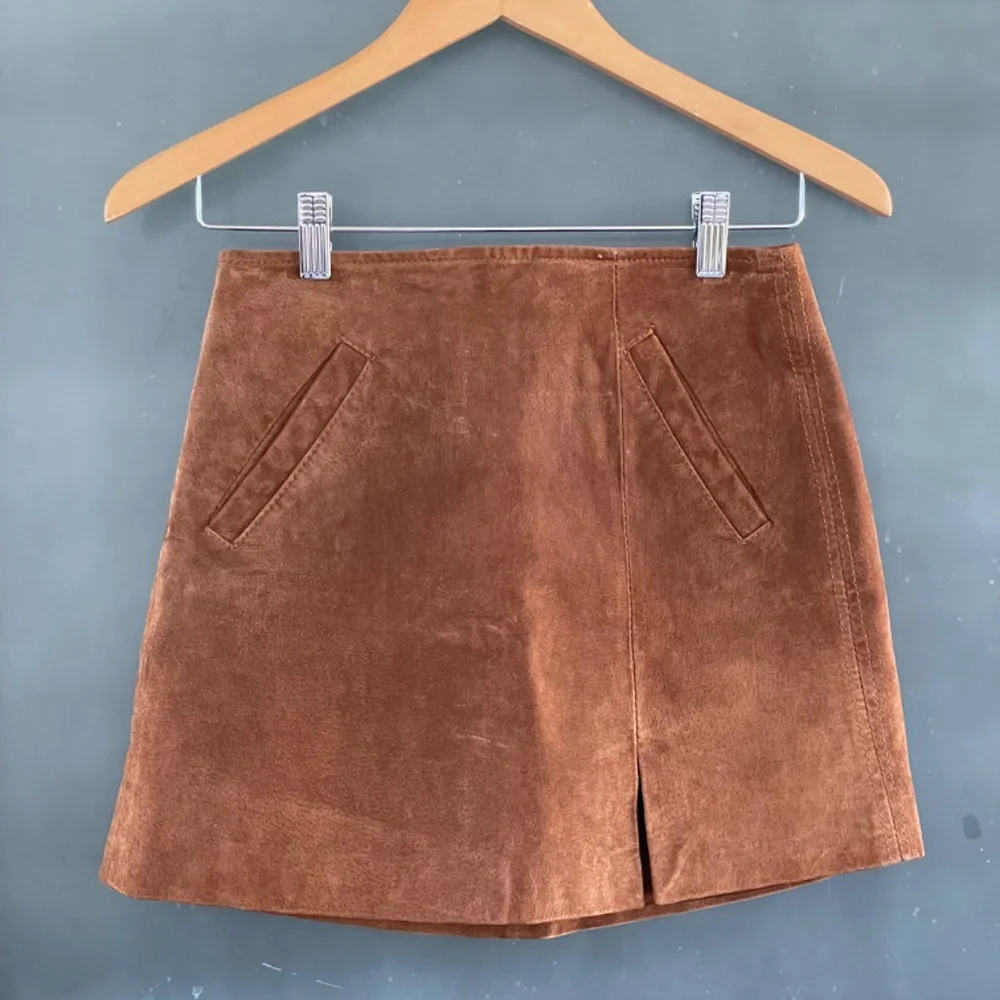 Blank NYC Brown Suede real Leather Mini Skirt Size 24 Front Slit Pockets XS - Picture 2 of 6